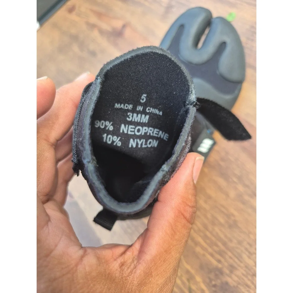West Wetsuits 3mm Split Toe High Surf Booties Black Blue Size 5 4MB002BLCK GBS